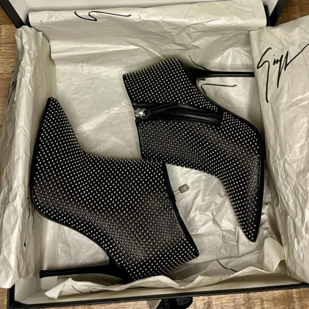 NWT-AUTHENTIC Giuseppe Zanotti Black Leather Metal Studded Booties, 36 (6.0/6.5) - Picture 10 of 12